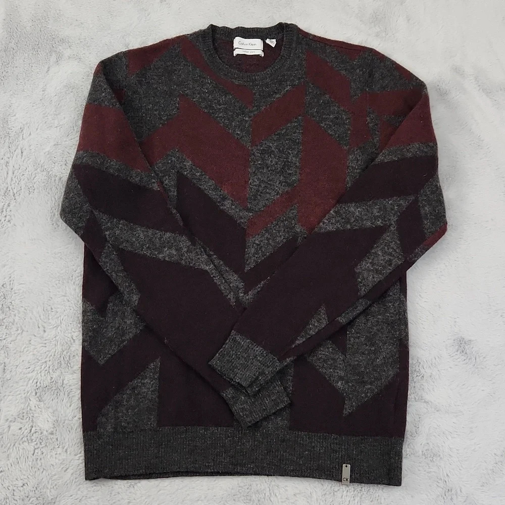 Calvin Klein Italian Yarn Geometric Crewneck Sweater Men's Medium Burgundy Gray